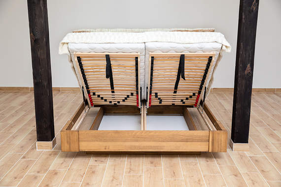 Beriet łóżko z drewna bukowego lewitujące 140x200 cm, wybarwienie orzech (OR)